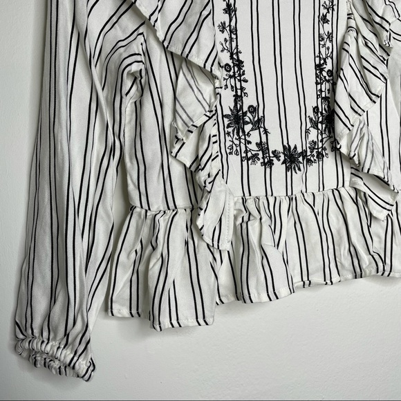 Jessica Simpson Embroidered Ruffled Cropped Blouse Striped 100% Rayon Size 6 - Picture 3 of 9